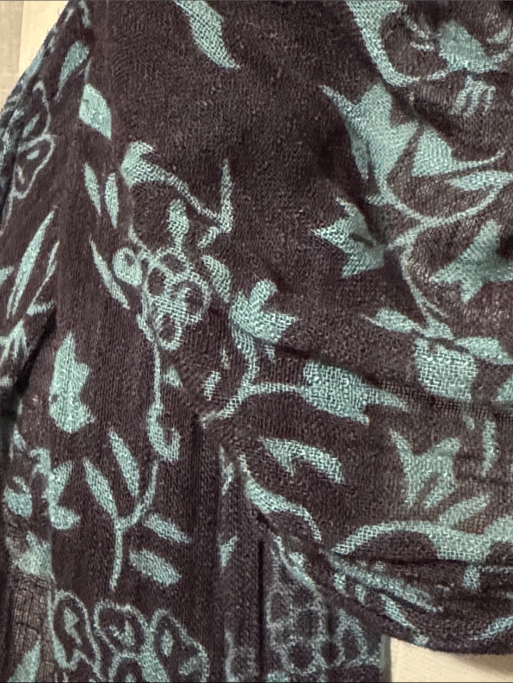 FREE WITH $25 PURCHASE-Lightweight Scarf-Blue Tones-Fringe-GUC - Picture 3 of 10